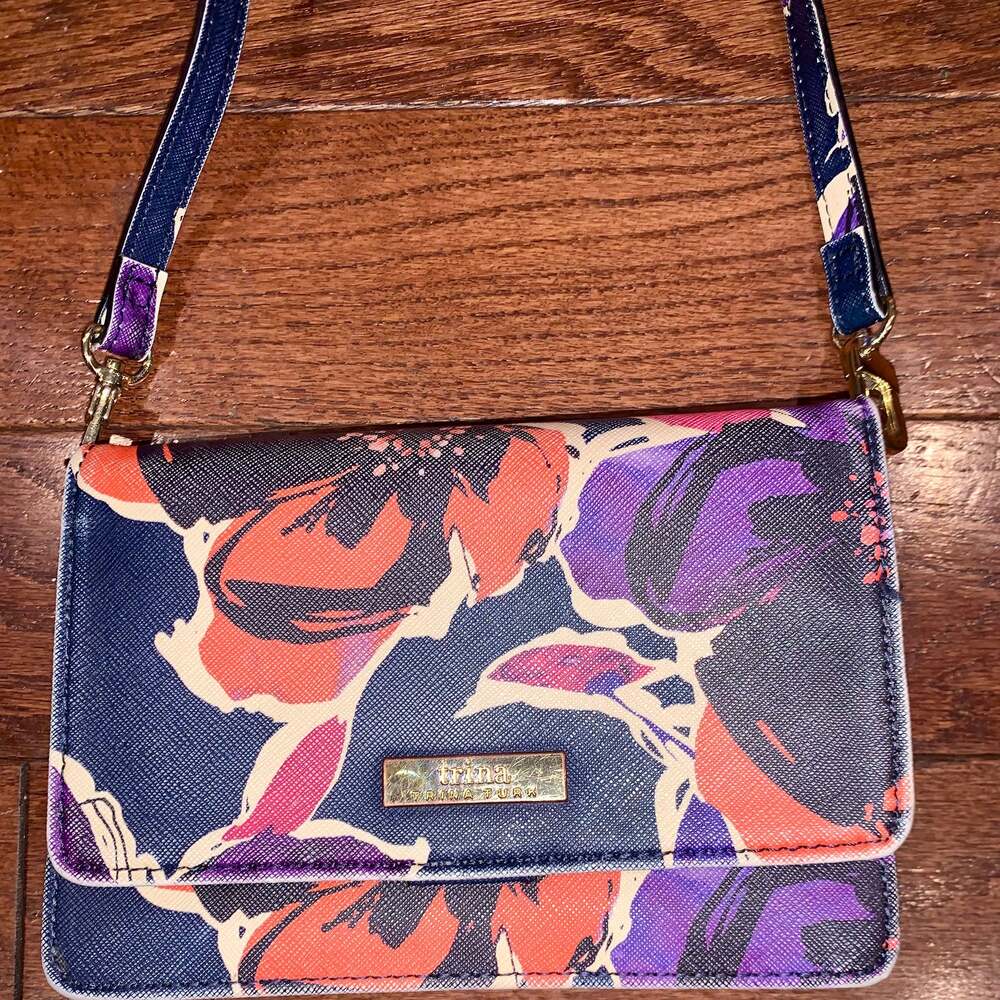 Trina Turk Black Multi Watercolor Floral Trifold Wallet Crossbody NWT‎ Chain